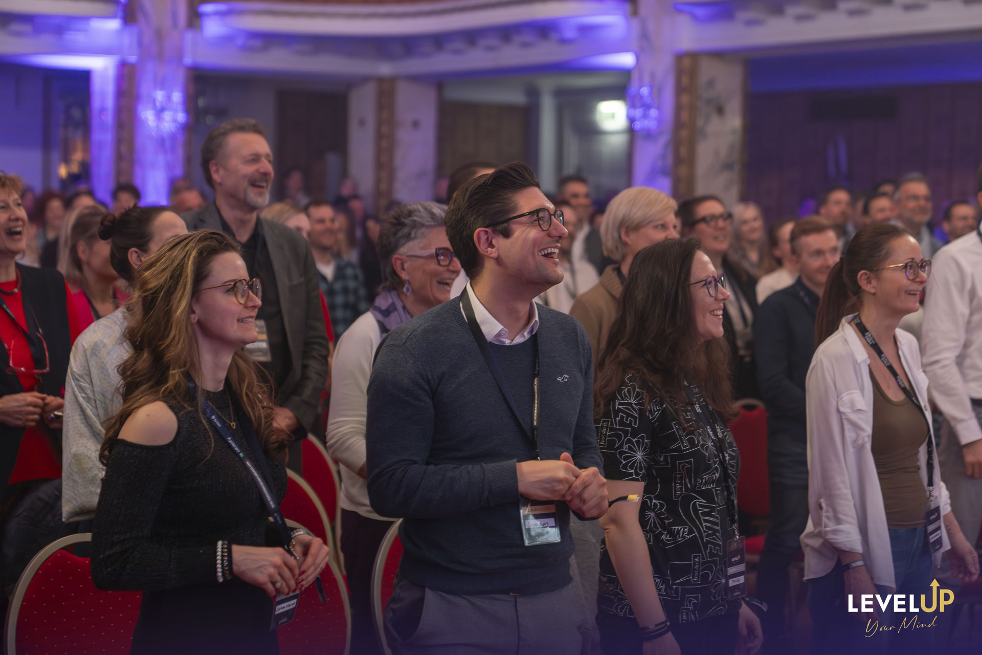 Stehendes Publikum bei Level Up Your Mind 2026